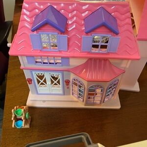 Doll House w/ Characters & pool